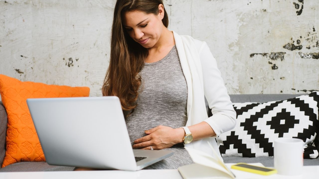 pregnant woman laptop
